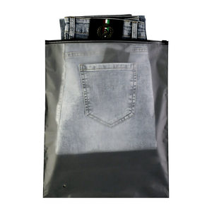 Bolsa de Plástico Negra de Lujo con Cierre, 100 Micras, Bolsa de Almacenamiento de Ropa Esmerilada con Logotipo Impreso Personalizado - Product Image 5