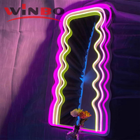 Enseignes au néon en acrylique miroir ondulé personnalisées Winbo pour la décoration murale, miroir décoratif irrégulier avec lumières au néon décoratives à intensité variable