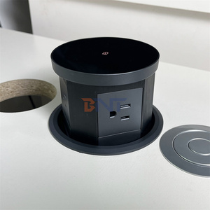 Enchufe Inteligente Retráctil Impermeable IP44 con 3 Tomas de Corriente de 16A, Enchufe de Escritorio para Reino Unido con Carga Inalámbrica y Acabado de Vidrio Templado - Product Image 2