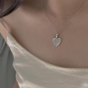 Pendentif en argent pur S925, cœur brossé, style vintage, micro-incrusté de motifs numériques, design de niche, bijoux légers - Product Image 3