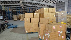 Mini <span class=keywords><strong>parfum</strong></span> longue durée de luxe OEM fournisseur en gros personnalisé en usine <span class=keywords><strong>Parfum</strong></span> générique original personnalisé - Product Image 3