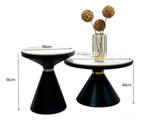 Ensemble de tables basses modernes en pierre frittée avec base en métal noir et accents dorés, 2 tables gigognes rondes pour salon