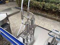 Machine de remplissage et de bouchage automatique de flacons compte-gouttes pour la production de lignes d'emballage de petites bouteilles en verre