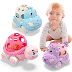 女の赤ちゃんのためのピンクのおもちゃの車、幼児の女の子のためのプッシュおもちゃのワインドアップ車、赤ちゃんのためのガラガラ車、ソフトトラック幼児ギフト