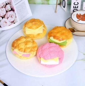Jouet Squishy Géant Super Doux de Haute Qualité, à Remontée Lente, en Forme de Pain Ananas ou Sandwich, Personnalisable pour Cadeau Promotionnel - Product Image 1