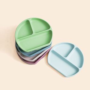 Plato de Silicona para Bebé con Divisiones, Libre de BPA, Plato de Alimentación con Succión, Juego de Vajilla de Silicona para Bebés y Niños, Plato Antideslizante de Grado Alimenticio - Product Image 1