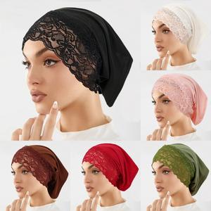 Turbante Etnico in 8 Colori per Donne Musulmane, Cappello Semplice Tinta Unita con Pizzo, Copricapo in Poliestere, Bandana - Product Image 1