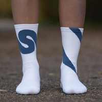 Chaussettes de course personnalisées durables et performantes, échantillon rapide, chaussettes de sport professionnelles pour le basketball, chaussettes de compression personnalisables pour hommes, chaussettes de cyclisme