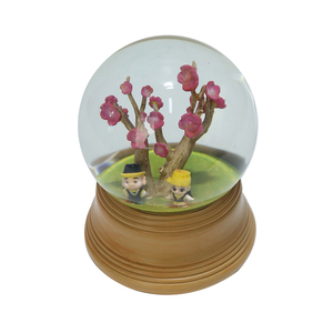 <span class=keywords><strong>Globe</strong></span> <span class=keywords><strong>en</strong></span> verre de mariage moderne saint-valentin, lumières décoratives boule de neige personnalisée avec Base <span class=keywords><strong>en</strong></span> <span class=keywords><strong>bois</strong></span> - Product Image 1