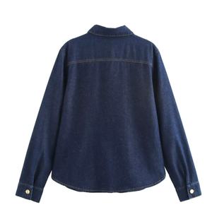 Camisa de mezclilla azul informal de manga larga con botones y cuello alto, diseño OEM de gran venta, con logotipo frontal de elemento de moda sencillo. - Product Image 5