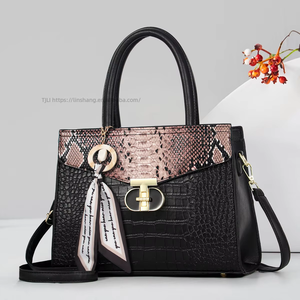New Arrived Wholesale PU Leather Trendy Shoulder Bags Ladies Hand Bags Fashion Designer Women's Handbags for Woman - Product Image 3