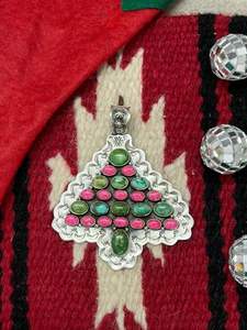 Colgante Navideño Hecho a Mano en Plata de Ley con Turquesa de Montaña Sonora Rosa Intenso para Mujer - Product Image 2