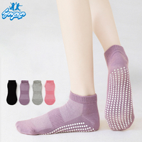Yoga Pilates Grip Chaussettes Sports d'intérieur personnalisés Piste de danse Chaussette antidérapante Vente en gros en stock Chaussettes de trampoline Silicone antidérapant