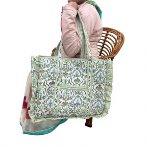 Bolso tote acolchado de algodón con volantes, hecho a mano en India, elegante bolso de compras para mujer, bolso tote personalizado, regalo para mamá - Product Image 1