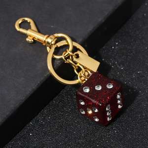Porte-clés en gros rouge et rose en forme de dés, scintillant et tendance, pour femmes, mignon, breloque pour sac de voiture, cadeau pour étudiants, accessoire pendentif - Product Image 3