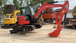 Excavatrice Kubota KX165 Zepi 5 tonnes avec godet de creusement, couleur rouge, machine d'occasion - Product Image 4