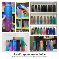 Bouteille d'eau en plastique de 32 oz (946 ml) avec marqueur de temps, anti-fuite, à couvercle rabattable et corde, idéale pour le sport et la remise en forme - Vente en gros