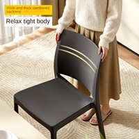 Chaise en plastique empilable épaissie - Design minimaliste, dossier confortable, robuste et durable pour la salle à manger ou les petits espaces