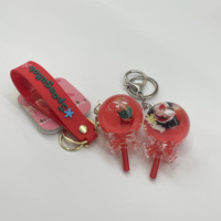 Porte-clés en acrylique liquide de Noël avec fleurs séchées, motif dessin animé, Père Noël et flotteurs de perles, paillettes étoilées et effet sable mouvant