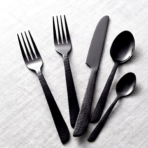 Ensemble de couverts en métal noir mat, design minimaliste, passe au lave-vaisselle, vaisselle de mariage, couverts avec poignée texturée - Product Image 1