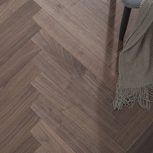Plancher en <span class=keywords><strong>bois</strong></span> de haute qualité, écologique et durable, parquet en noyer <span class=keywords><strong>noir</strong></span> en chevron, planchers en <span class=keywords><strong>bois</strong></span> d'ingénierie, planches de <span class=keywords><strong>bois</strong></span> en chevron - Product Image 4