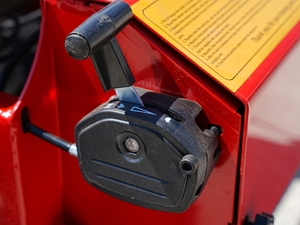 Tondeuse robot à commande à distance Caterpillar Tosaerba a <span class=keywords><strong>Martelli</strong></span>, tracteur de pelouse à braquage zéro, à essence - Product Image 3