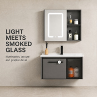Meuble-lavabo mural moderne en aluminium gris mat alvéolé avec miroir LED, porte en verre côtelé et étagère ouverte à deux niveaux