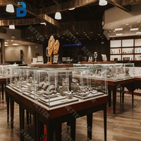 Vitrines de présentation de montres et de bijoux modernes haut de gamme personnalisées en bois et en verre
