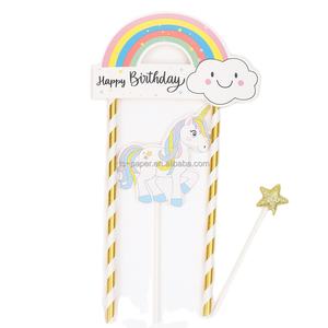 Décoration de gâteau d'<span class=keywords><strong>anniversaire</strong></span> <span class=keywords><strong>Licorne</strong></span> Arc-en-ciel en gros avec étoiles dorées scintillantes pour fêtes d'enfants - Product Image 1