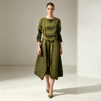 Vestido Midi Plisado Miyake Verde Oliva Sólido, Holgado, con Manga 3/4, Cinturón, Bajo Irregular, Estilo Casual para Mujeres Musulmanas