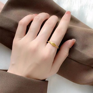 Anillo de Joyería Minimalista y Elegante, Anillos de Dedo de Acero Inoxidable Chapados en Oro Fino para Mujer - Product Image 4