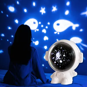 Terbaru harga grosir lampu Bulan dekoratif anak-anak berbintang proyektor astronot lampu malam dengan kotak musik