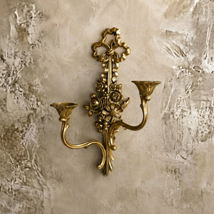 Applique murale de luxe en laiton antique à double bras, motif floral, style baroque vintage orné, support mural décoratif - Product Image 1