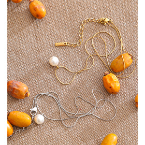 JINYOU 1529 Elegante Collana con Catena Sottile in Acciaio Inossidabile, Gioiello con Perle Simulate Rotonde, Accessorio di Moda - Product Image 5