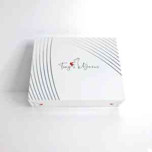 Caja de regalo magnética personalizada con estructura de cartón rígido, estampado en lámina y diseño de logotipo en relieve para empaque de caja de regalo personalizada - Product Image 1