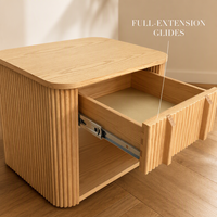 Table de chevet ouverte cannelée avec façade en roseau vertical, étagère de rangement en bois arrondi, mobilier de chambre moderne