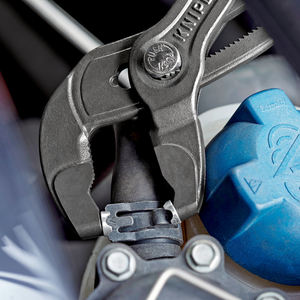 Alicates para mangueras Knipex con mordazas serradas de acero al cromo vanadio de grado industrial, mordazas planas, medidas imperiales - Product Image 1