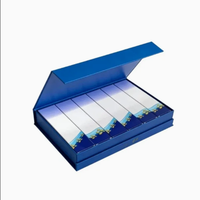 Boîte cadeau en papier écologique en forme de livre bleu, couverture rigide, avec logo personnalisé en relief, laminage mat, avec poignée