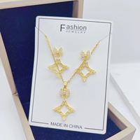 Collier élégant tendance en gros de haute qualité pour femmes collier ras du cou bijoux de demoiselle d'honneur de mariage
