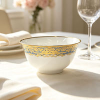 Assiette en céramique bleu clair à bord doré, motif baroque en relief, plaqué or, passe au lave-vaisselle, pour la vaisselle de banquet de mariage