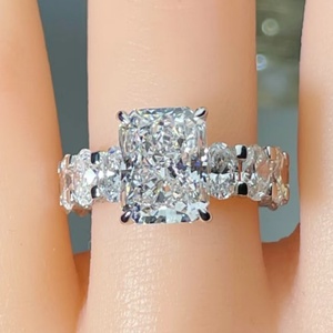 แหวนเพชรทรงคุชชั่นไดมอนด์รับรองโดย IGI ตัวเรือนทองคำแท้ 14k 18k ประดับเพชรแบบ Pave Band ดีไซน์ Double Eternity - Product Image 3