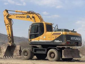Excavatrice sur pneus d'occasion Robex 210W-9 HYUNDAI 21 tonnes avec moteur - Product Image 2