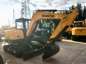 Mini-excavatrice sur chenilles Shantui SE60 avec moteur diesel turbocompressé, boîte de vitesses PLC et roulement pour une efficacité élevée et une polyvalence dans la construction - Product Image 5