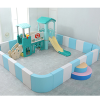 Aire de jeux intérieure pour enfants en plastique et bois de haute qualité avec toboggan pour l'école et les parcs d'attractions