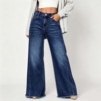Jean évasé à jambe large pour femme, taille mi-haute, en denim à ourlet brut, idéal pour une tenue de soirée