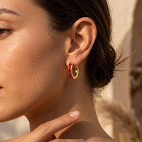 Elegante Rubinrote CZ Chunky Hoop Ohrringe mit Markantem Goldton aus Edelstahl