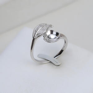 แหวนเงินแท้ S925 แบบเปิด ไม่มีรู สำหรับผู้หญิง ลายใบไม้ ปรับขนาดได้ แหวนเปล่าสำหรับ DIY  26 ชิ้น อุปกรณ์ทำเครื่องประดับ - Product Image 1