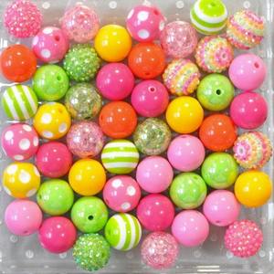 Vente en gros de 50 pièces de perles acryliques Bubblegum de 20 mm, perles de gomme à mâcher roses populaires en vrac avec placage or 18 carats pour la fabrication de bijoux - Product Image 2