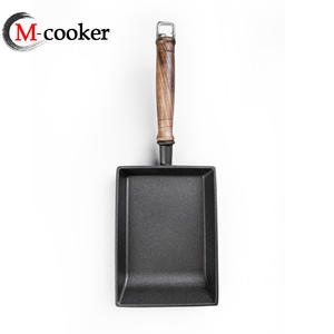 Poêle à frire en fonte de conception coréenne revêtement en émail manche en bois poêle à fond plat carré <span class=keywords><strong>pour</strong></span> la cuisson des œufs spaghetti tamagoyaki - Product Image 2