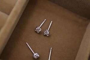 ต่างหูทองคำขาว 18K ยี่ห้อซินฟลาย ประดับเพชรแท้ธรรมชาติ 0.20 กะรัต เครื่องประดับหรูหรา ใช้ได้ทุกวันและในโอกาสพิเศษ ดีไซน์เหนือกาลเวลา ขายดีตอนนี้ - Product Image 4